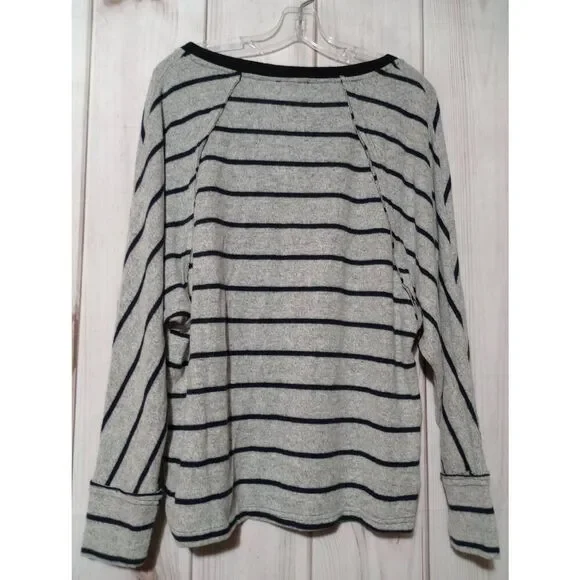 Umgee‎ Sweater Ladies Medium Gray Navy Soft Oversized Cozy Light Weight - Picture 2 of 6